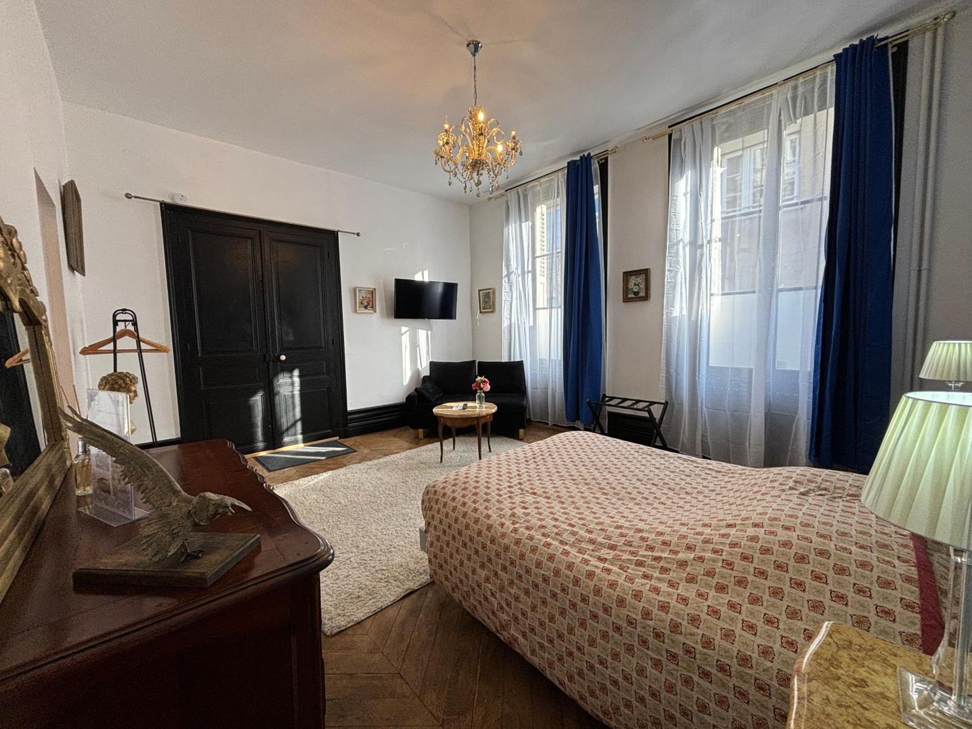 Maison A La Guitarde - Hotel Particulier Hippolyte Шатору Экстерьер фото